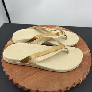 KURU KALA Sieva in gold Metallic Sand Colorway flip flop sandals Sz 11